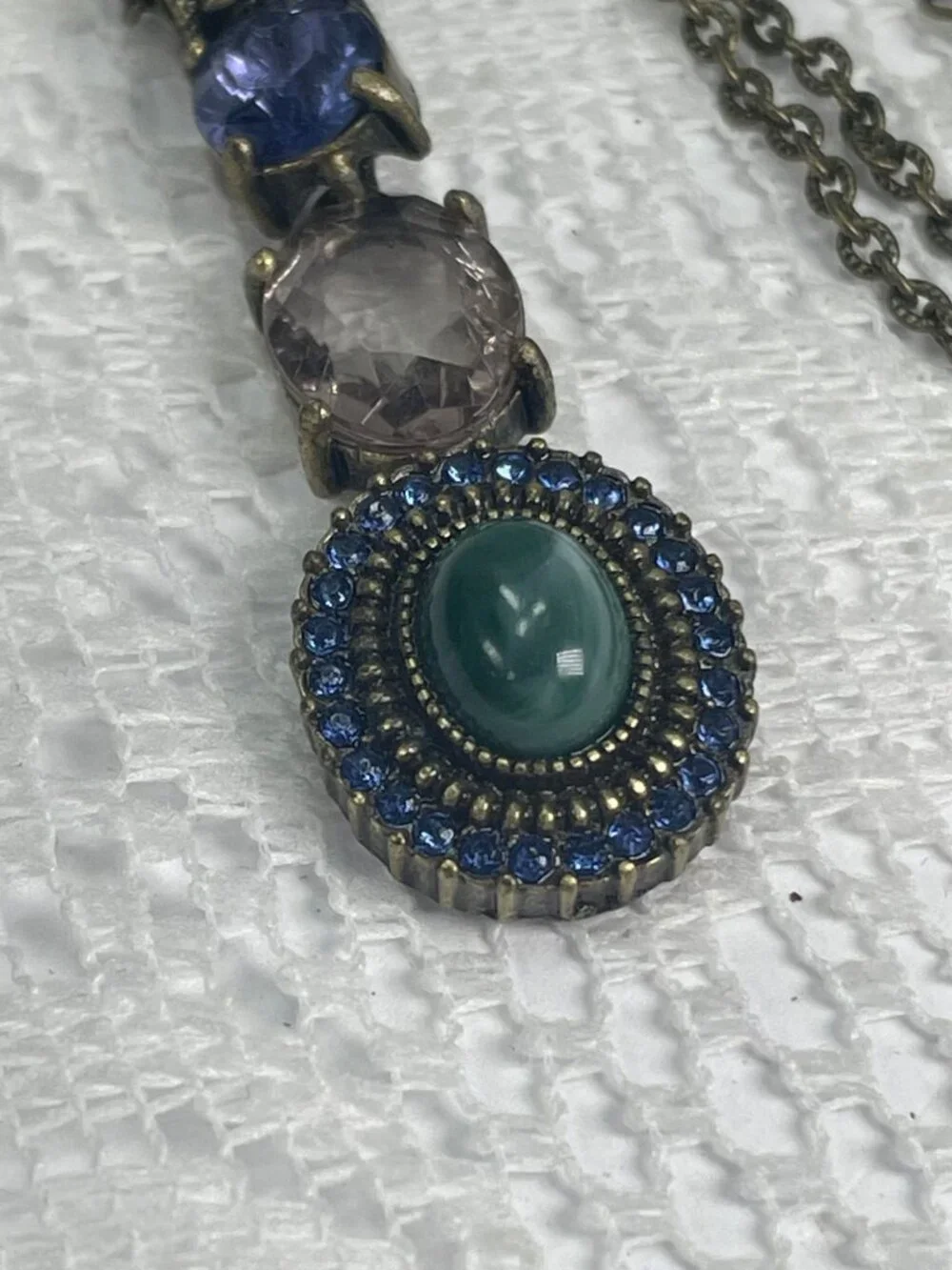 Avon adjustable chain